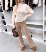 Šviesiai Smėlio Spalvos Minkštas Ir Jaukus Megztinis