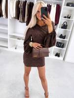 Juoda Tampraus Silueto Suknelė Su Platėjančiomis Rankovėmis