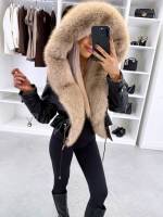 Brūns Parka Ar Regulējamu Jostu Un Greznu Mākslīgās Kažokādas Apdari