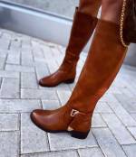 Must Kuldse Rihmaga Saapad