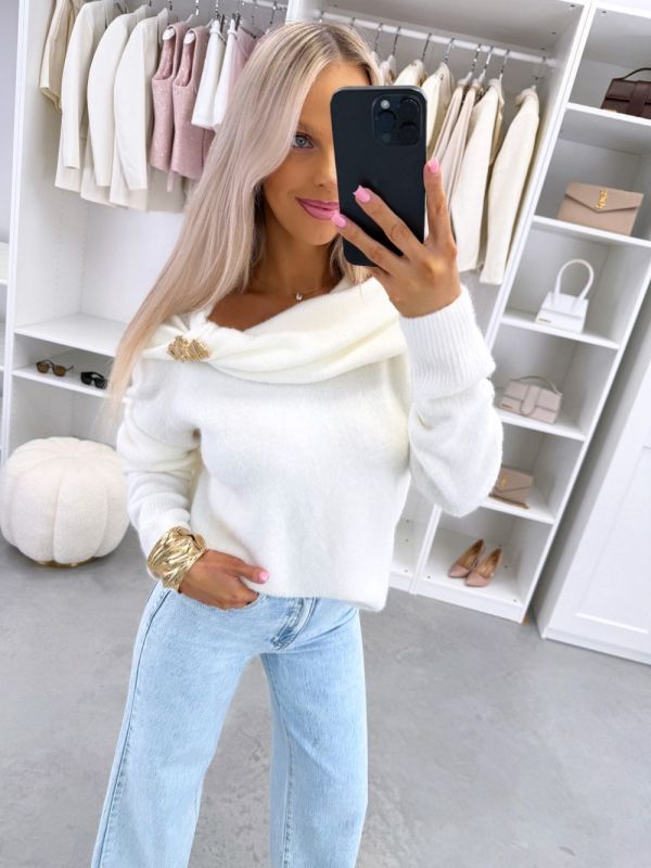 Balta Minkštas Megztinis Su Auksine Detale