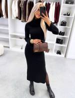 Tumepunane Kõrge Kaeluse Ja Lõhikuga Kampsunkleit