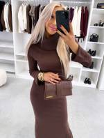 Tumepunane Kõrge Kaeluse Ja Lõhikuga Kampsunkleit