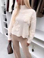 Šviesiai Smėlio Spalvos Minkštas Ir Jaukus Megztinis