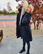 Черный Зимняя куртка с натуральным мехом и водонепроницаемым материалом.