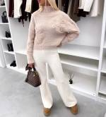 Šviesiai Smėlio Spalvos Minkštas Ir Jaukus Megztinis