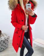 Черный Зимняя куртка с натуральным мехом и водонепроницаемым материалом.