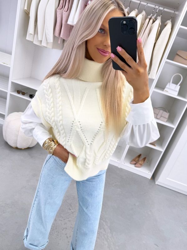 Šviesiai Smėlio Spalvos Balta Megzta Liemenė Su Pamušalu