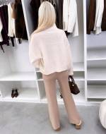 Šviesiai Smėlio Spalvos Minkštas Ir Jaukus Megztinis