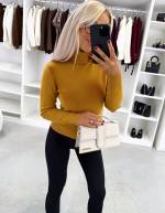 Punane Kõrge Kaelusega Pehme Ja Veniv Sviiter